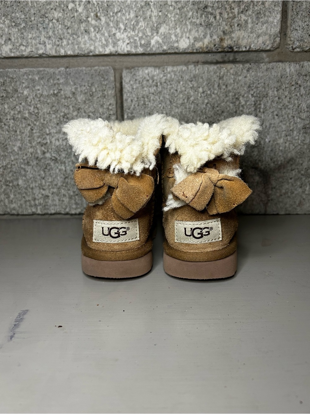 UGG Kids Chestnut Suede Shearling Bow Booties - Chestnut/Tan